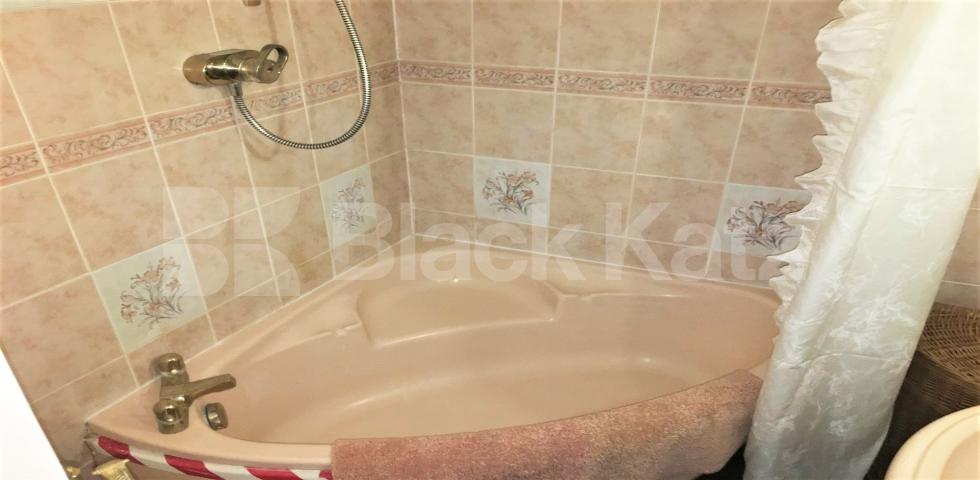 			COUNCIL TAX and WATER INCLUDED, Studio Apartment, 1 bath, 1 reception Flat			 Emperors Gate, GLOUCESTER ROAD