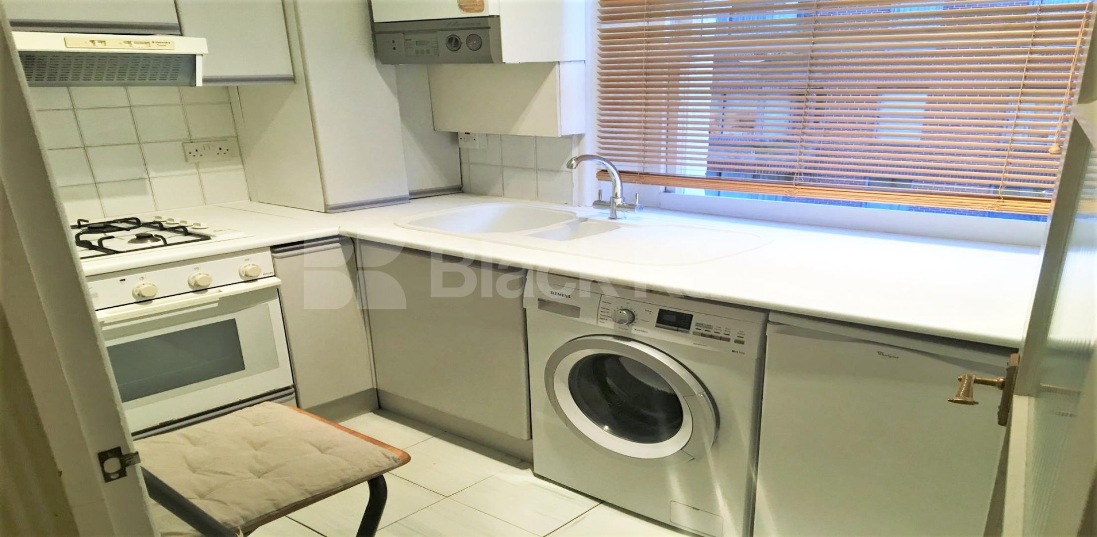 			COUNCIL TAX and WATER INCLUDED, Studio Apartment, 1 bath, 1 reception Flat			 Emperors Gate, GLOUCESTER ROAD