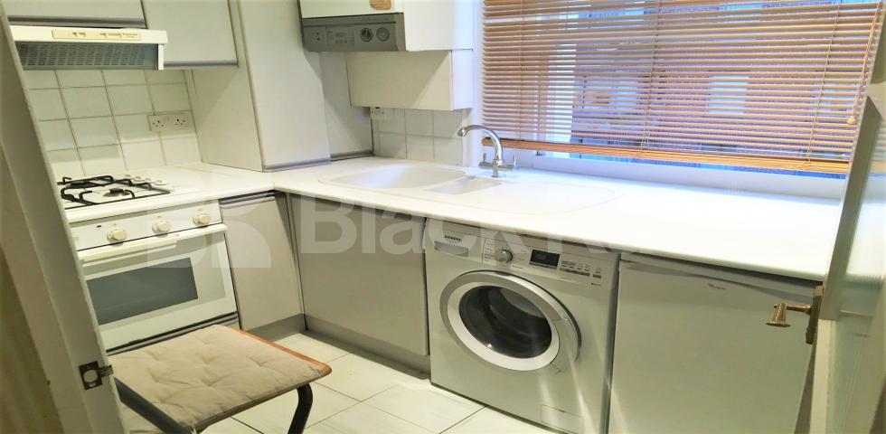 			COUNCIL TAX and WATER INCLUDED, Studio Apartment, 1 bath, 1 reception Flat			 Emperors Gate, GLOUCESTER ROAD