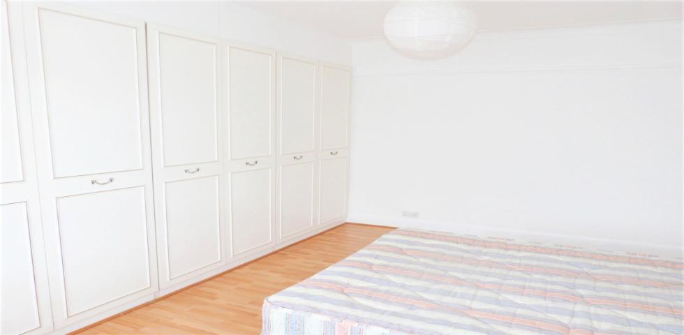 			UNDER OFFER , 4 Bedroom, 1 bath, 1 reception Flat			 Leigh Gardens, Kensal Rise