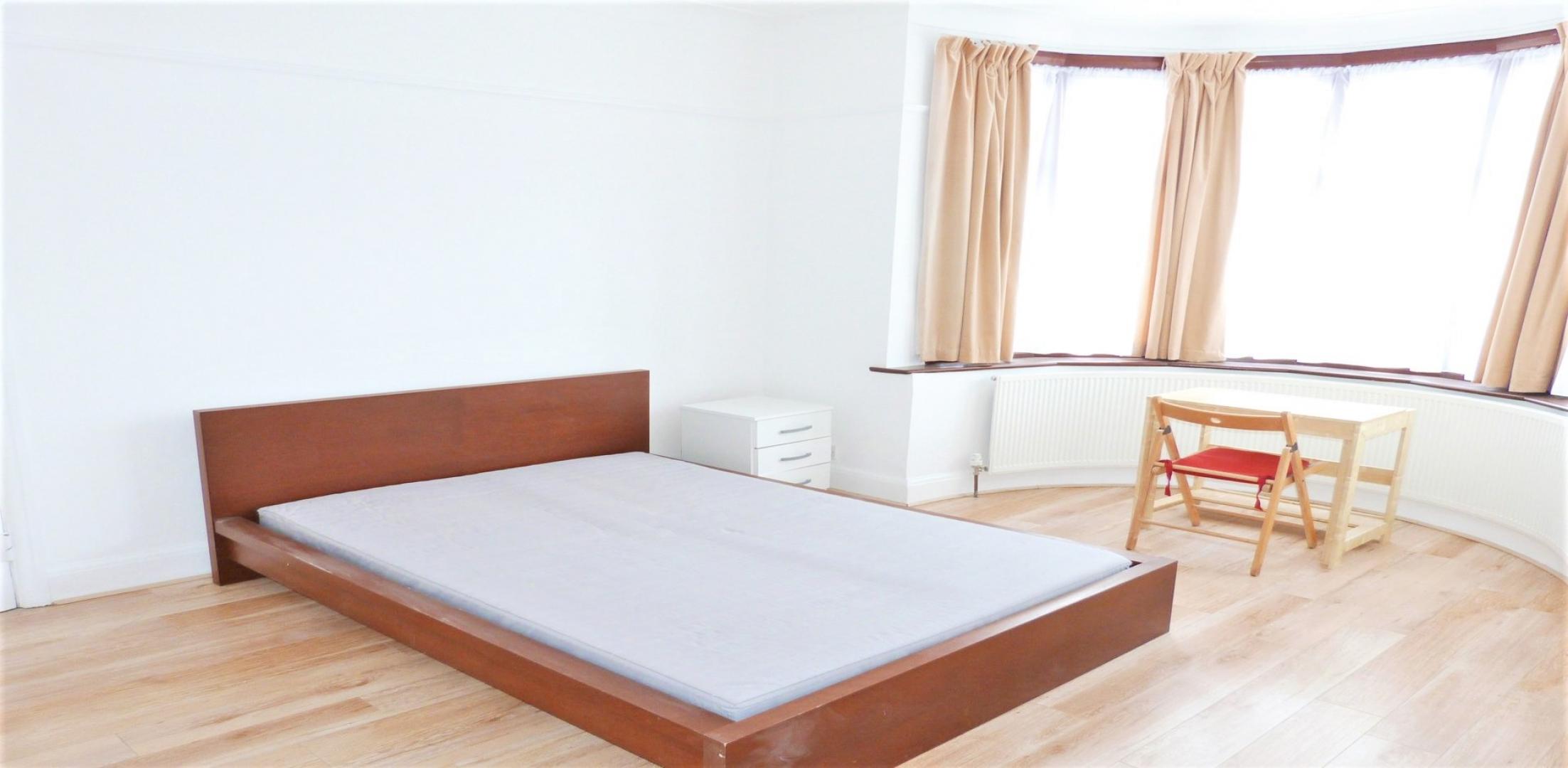 			UNDER OFFER , 4 Bedroom, 1 bath, 1 reception Flat			 Leigh Gardens, Kensal Rise