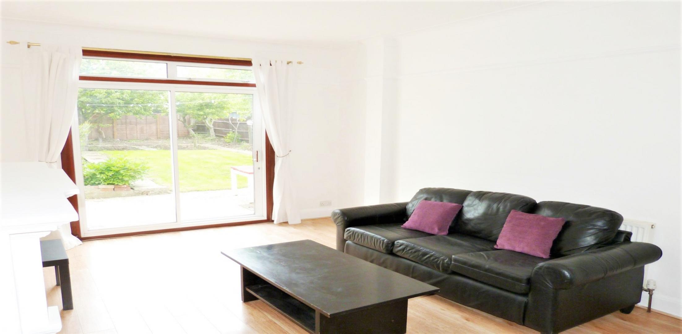 			UNDER OFFER , 4 Bedroom, 1 bath, 1 reception Flat			 Leigh Gardens, Kensal Rise