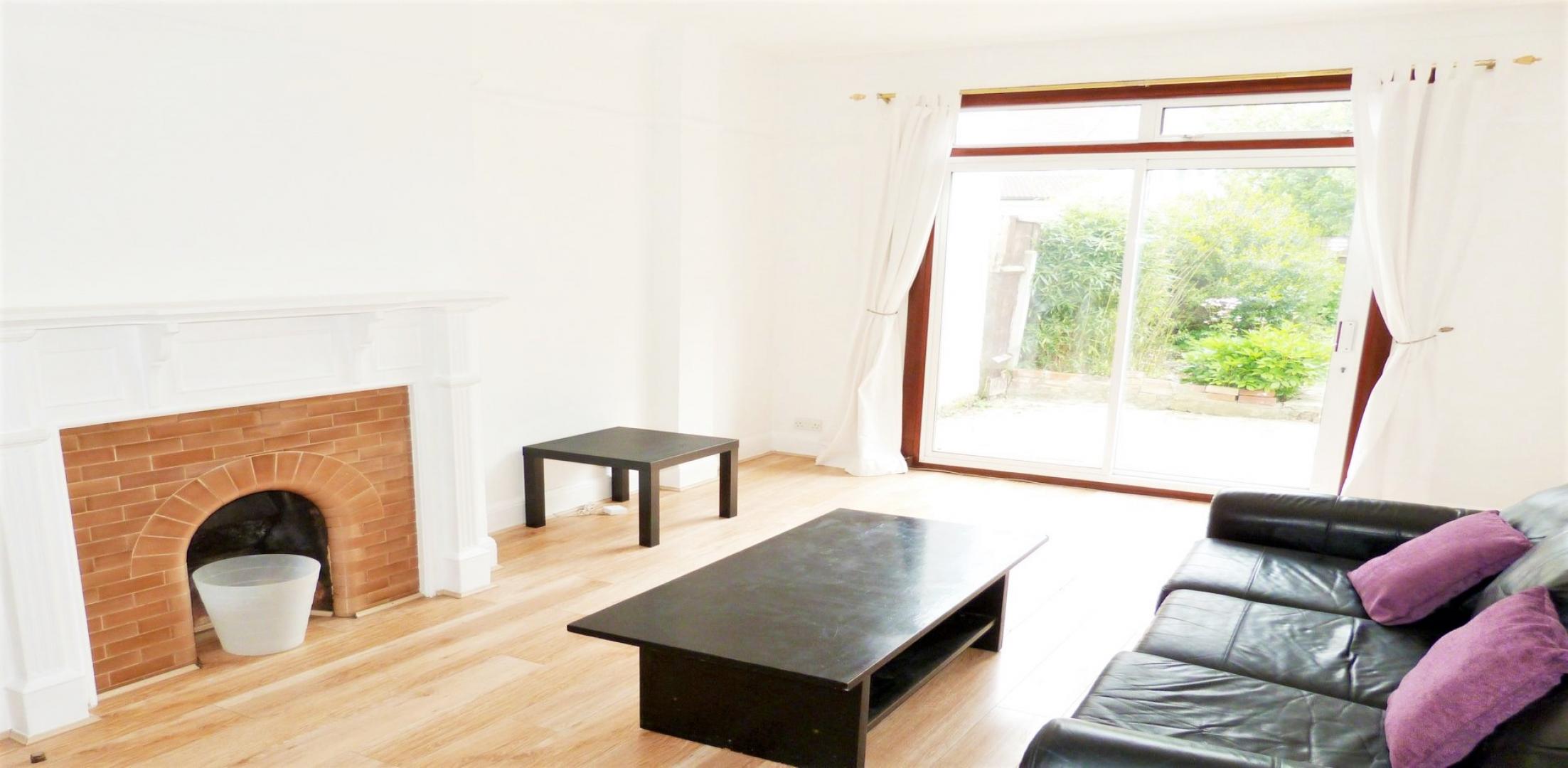 			UNDER OFFER , 4 Bedroom, 1 bath, 1 reception Flat			 Leigh Gardens, Kensal Rise