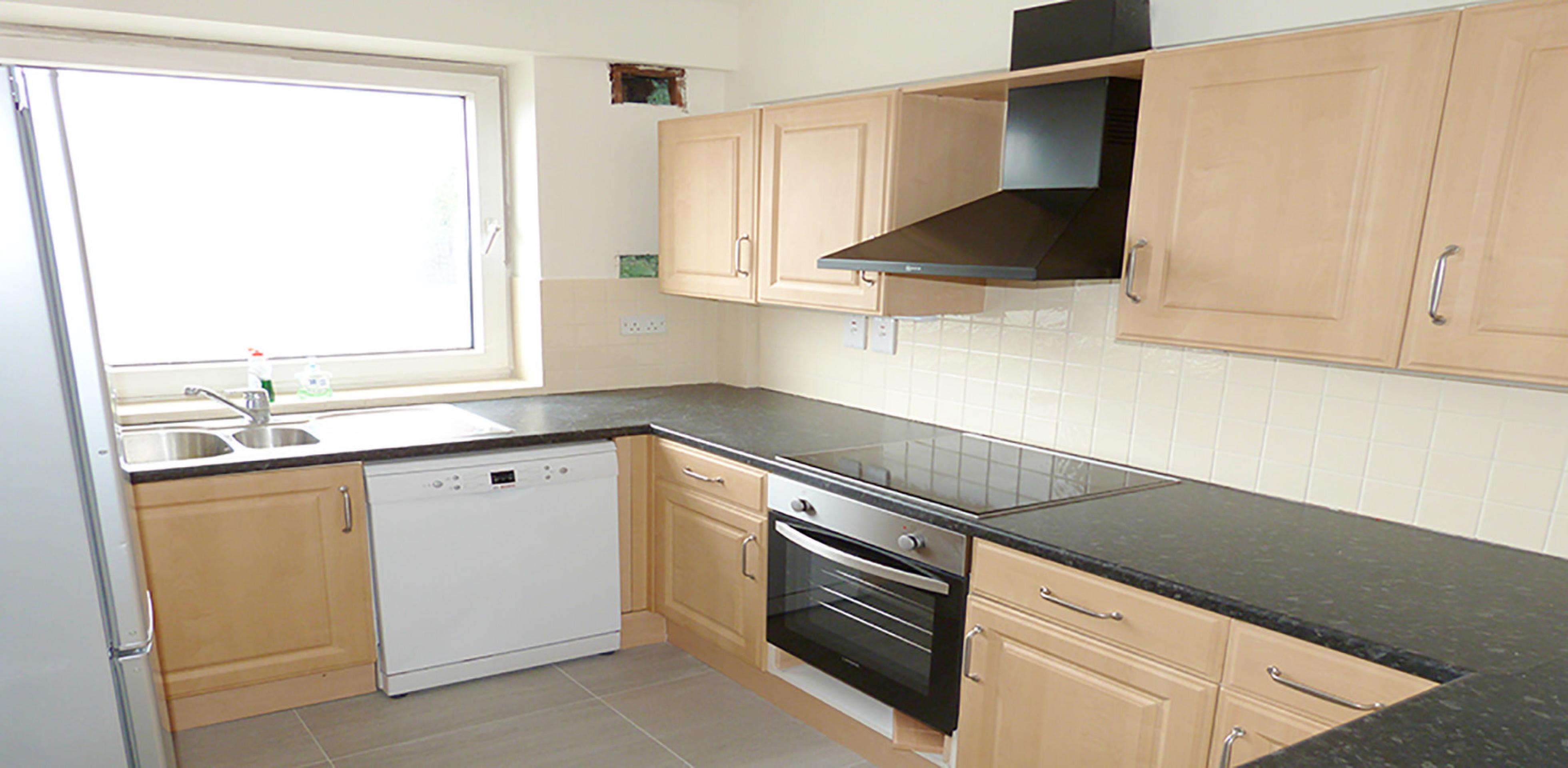 			3 Bedroom, 1 bath, 1 reception Flat			 Viceroy Close, EAST FINCHLEY N2