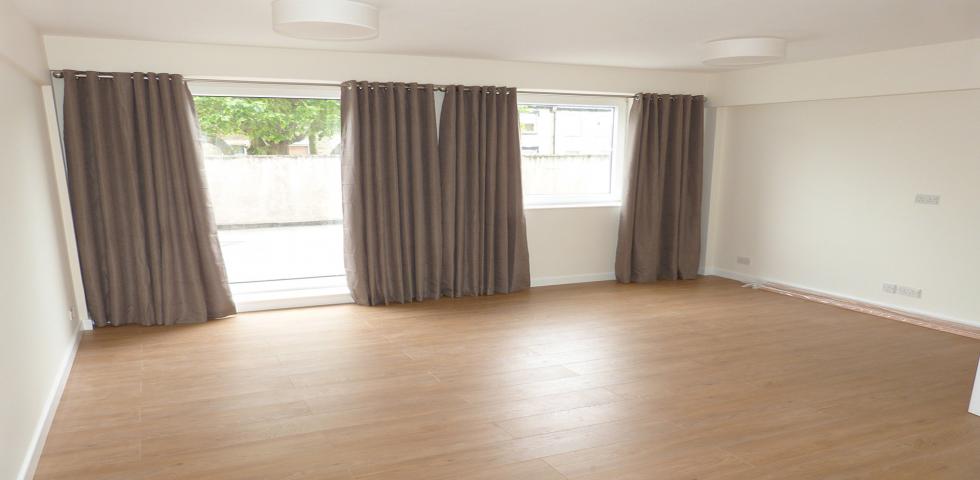 			3 Bedroom, 1 bath, 1 reception Flat			 Viceroy Close, EAST FINCHLEY