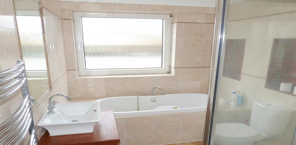 			3 Bedroom, 1 bath, 1 reception Flat			 Viceroy Close, EAST FINCHLEY