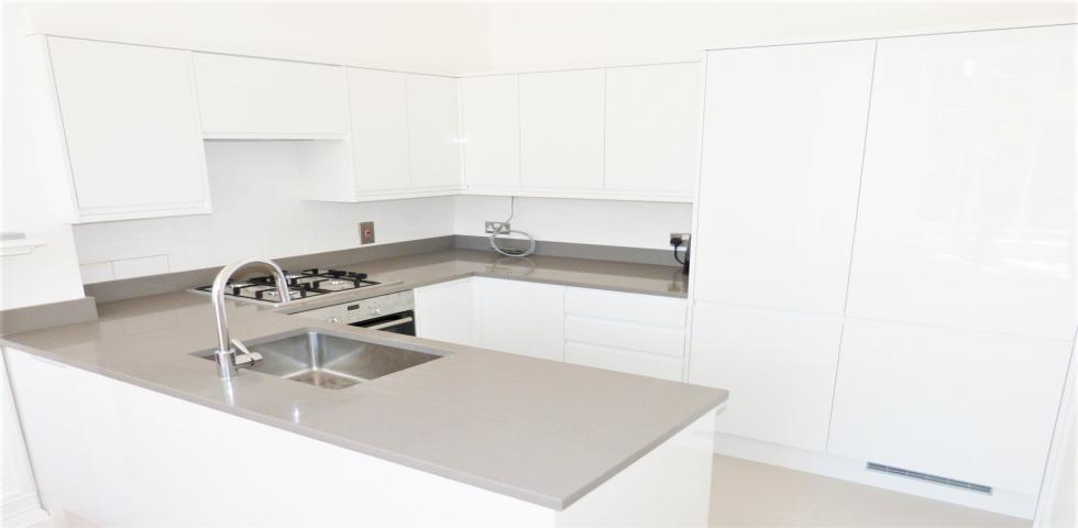 			2 Bedroom, 1 bath, 1 reception Flat			 Broadhurst Gardens, WEST HAMPSTEAD