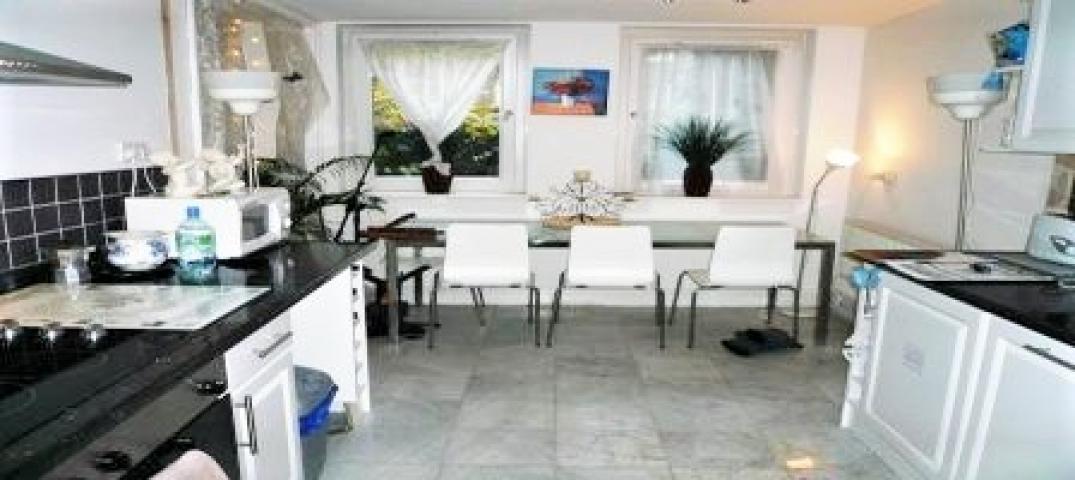 			HEATING and HOT WATER INCLUDED, 3 Bedroom, 1 bath, 1 reception Flat			 Burlington Close, MAIDA VALE