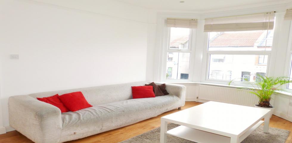 			NEW INSTRUCTION, 3 Bedroom, 1 bath, 1 reception Flat			 Mortimer Road, KENSAL GREEN 