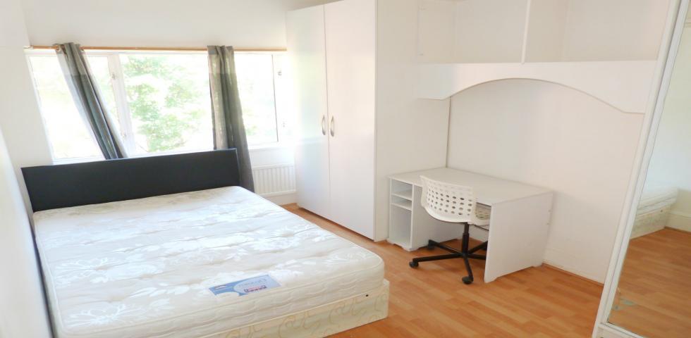 			3 Bedroom, 1 bath, 1 reception House			 Garlinge Road, , Kilburn