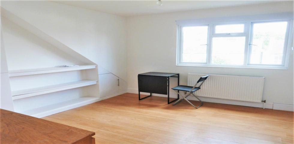 			GAS, WATER and ELECTRICITY INCLUDED, Studio Apartment, 1 bath, 1 reception Flat			 Elm Grove, CRICKLEWOOD