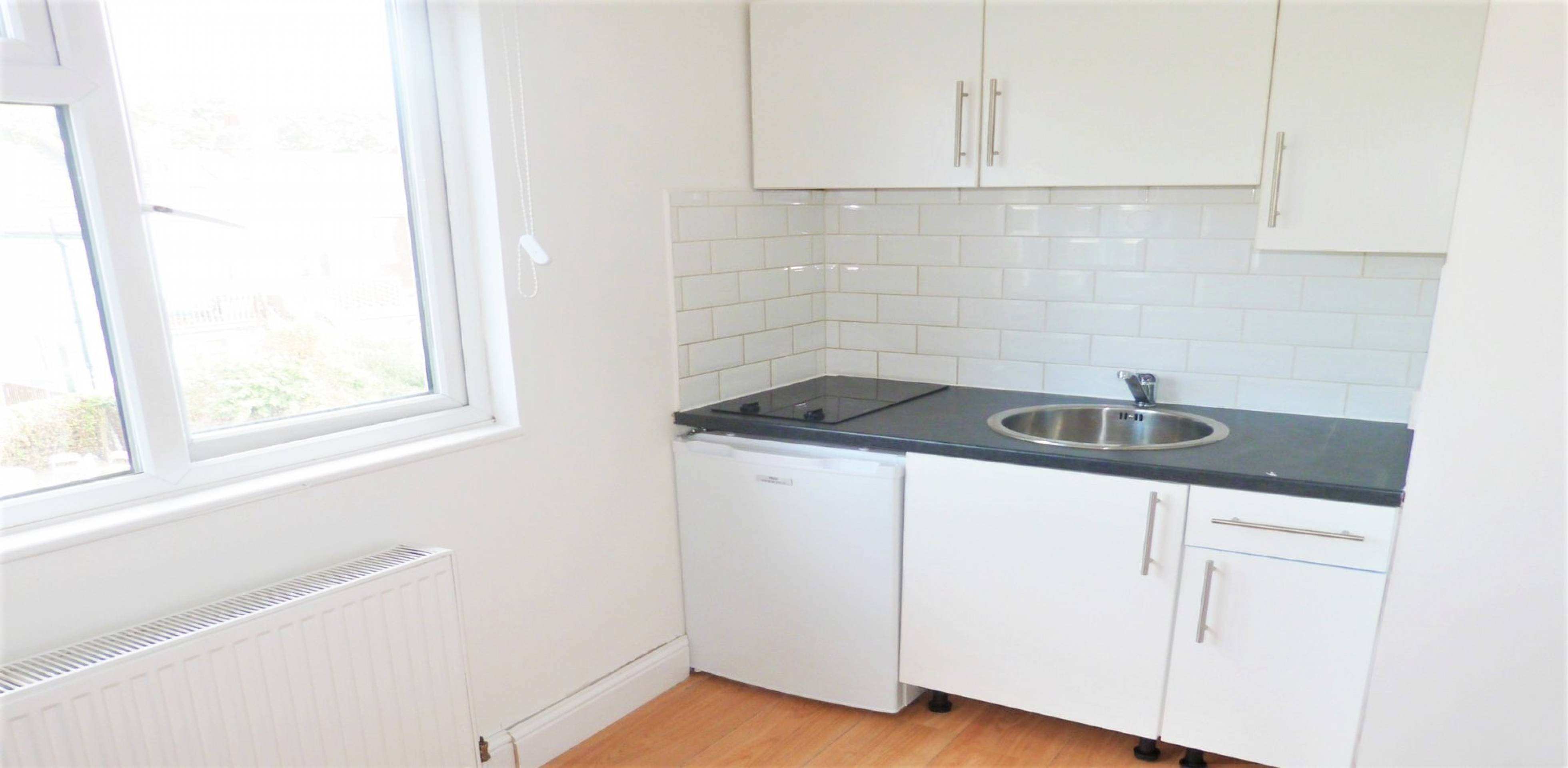 			GAS, WATER and ELECTRICITY INCLUDED , Studio Apartment, 1 bath, 1 reception Flat			 Elm Grove, CRICKLEWOOD NW2