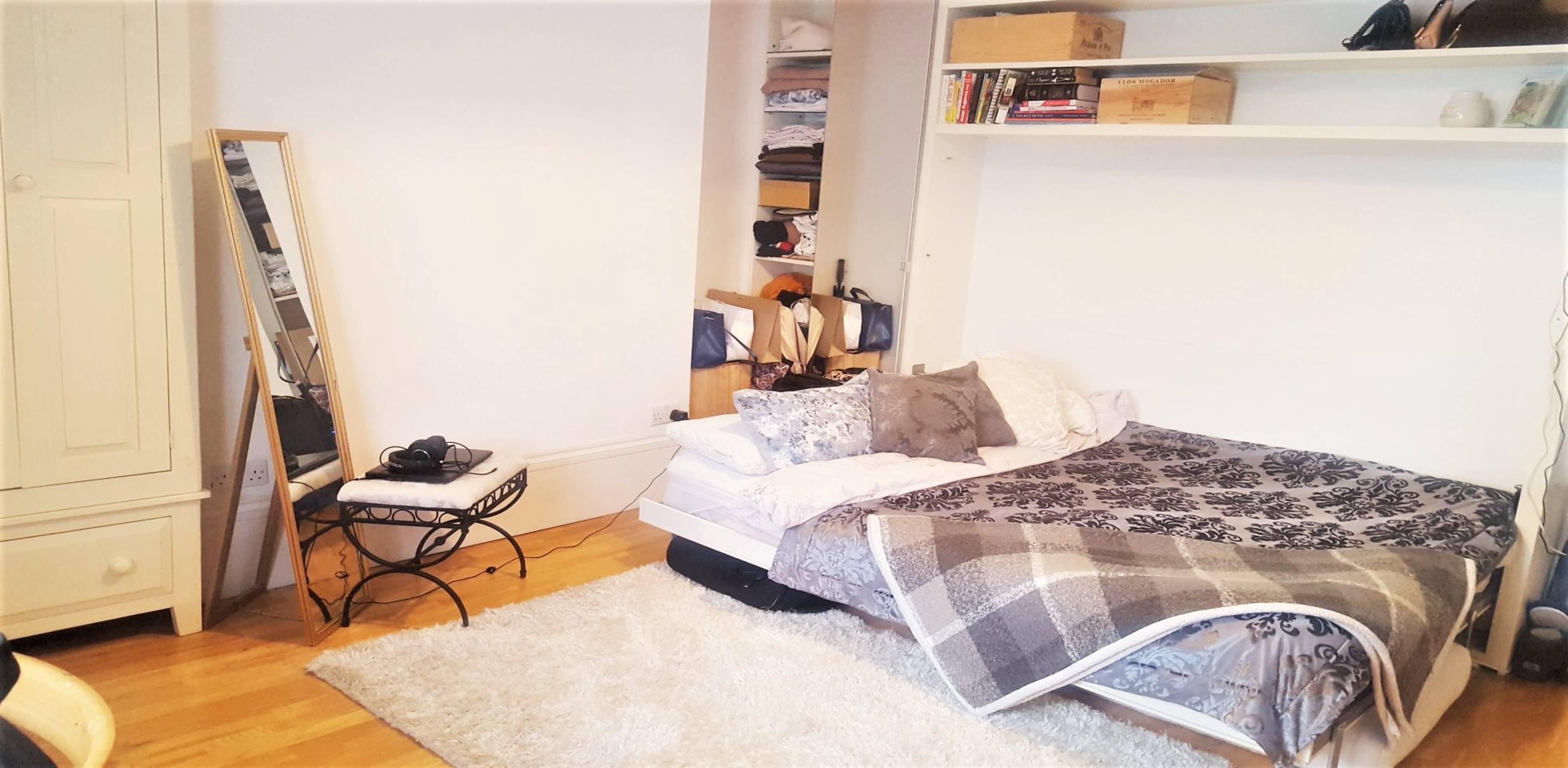 			UNDER OFFER , Studio Apartment, 1 bath, 1 reception Studio			 Sherriff Road, WEST HAMPSTEAD NW6