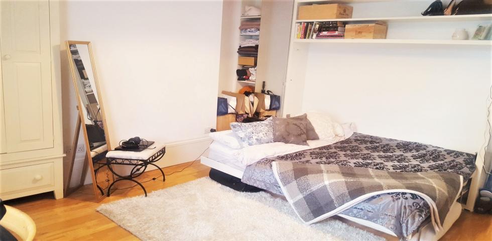 			UNDER OFFER , Studio Apartment, 1 bath, 1 reception Studio			 Sherriff Road, WEST HAMPSTEAD