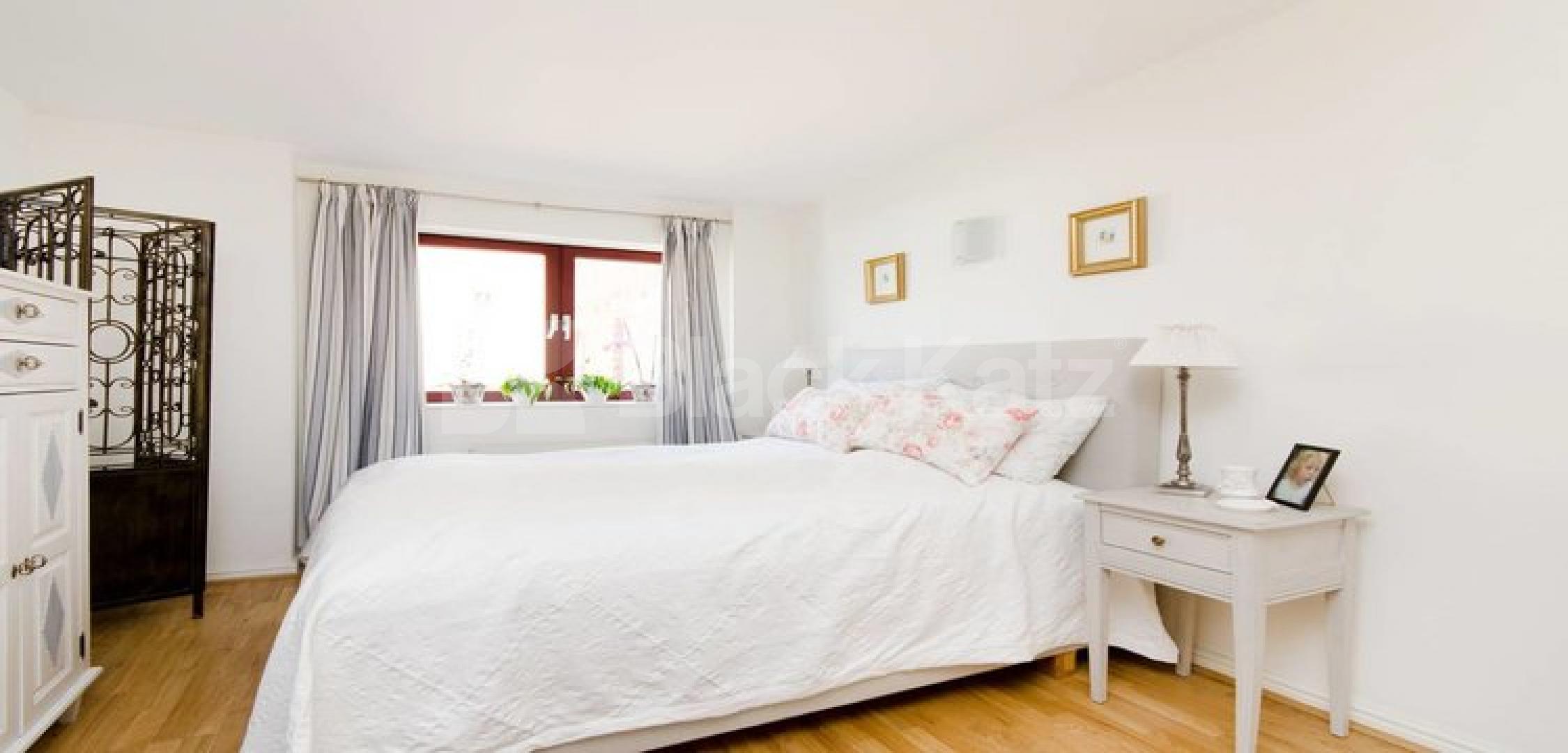 			2 Bedroom, 1 bath, 1 reception Apartment			 Sailmakers Court, William Morris Way, Sands End