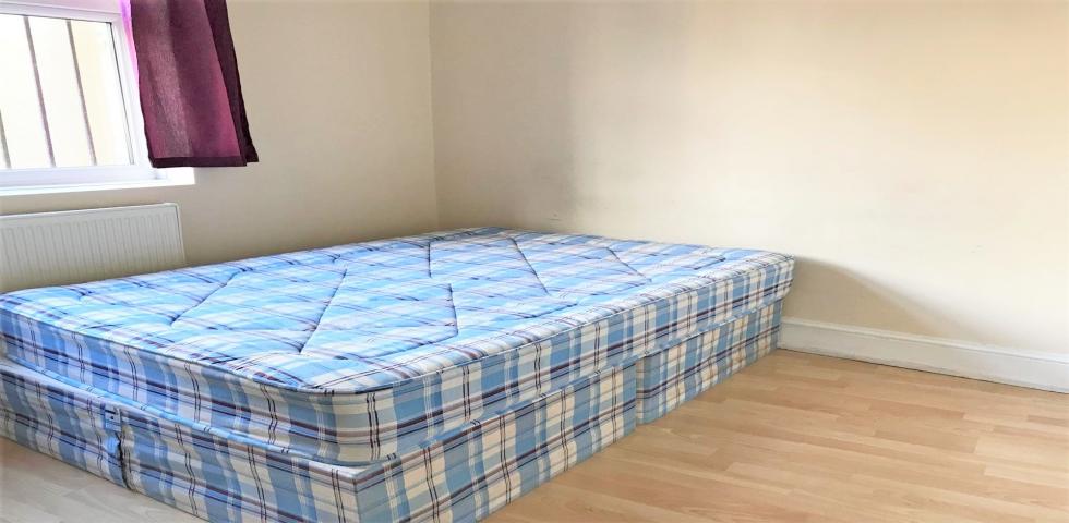 			1 Bedroom, 1 bath, 1 reception Apartment			 Edward Close, CRICKLEWOOD