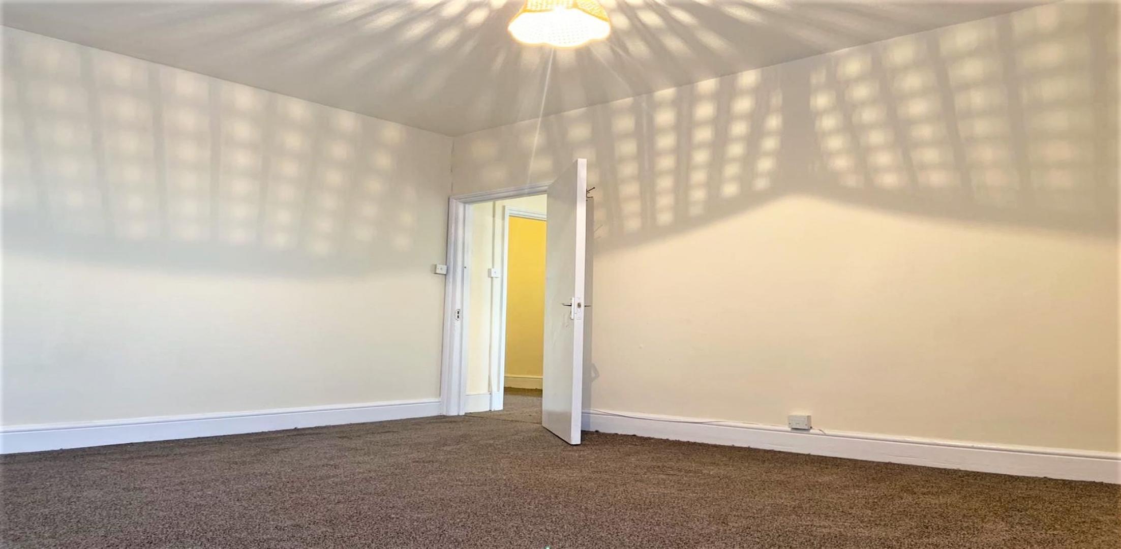 			4 Bedroom, 1 bath, 1 reception Flat			 High Road, WILLESDEN GREEN