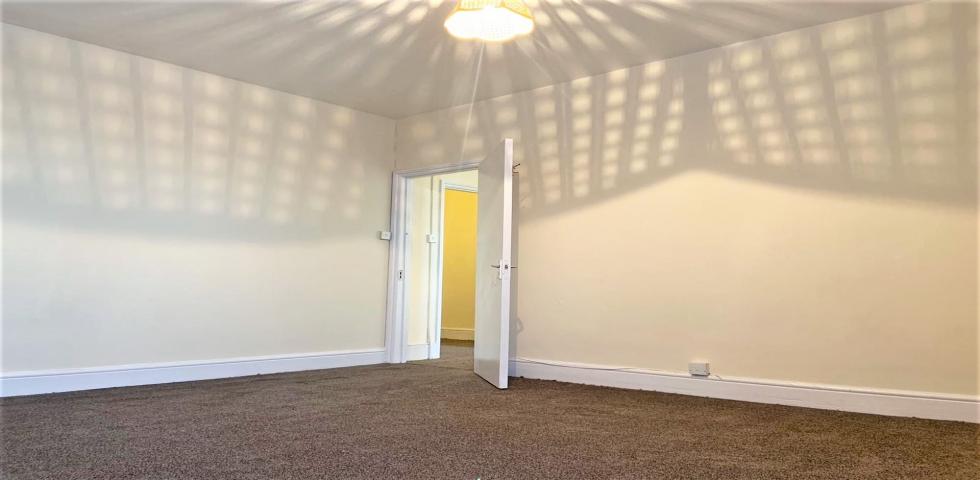 			4 Bedroom, 1 bath, 1 reception Flat			 High Road, WILLESDEN GREEN