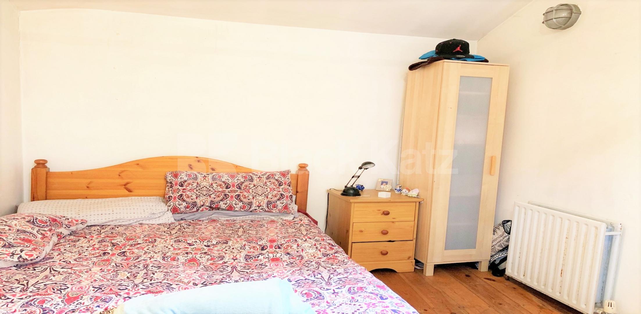 			Studio Apartment, 1 bath, 1 reception Studio			 Glenroy Street, North Kensington