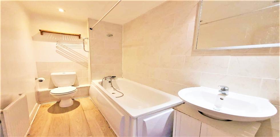 			2 Bedroom, 1 bath, 1 reception Flat			 Brondesbury Road, QUEENS PARK