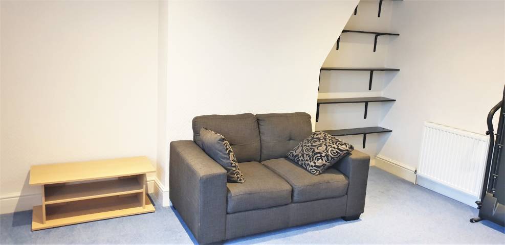 			WATER RATES INCLUDED, 1 Bedroom, 1 bath, 1 reception Flat			 Glenmore Road, BELSIZE PARK
