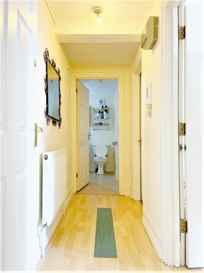 			1 Bedroom, 1 bath, 1 reception Apartment			 Edward Close, CRICKLEWOOD