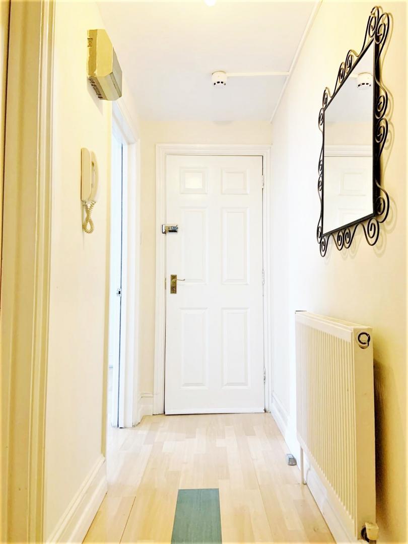 			1 Bedroom, 1 bath, 1 reception Apartment			 Edward Close, CRICKLEWOOD