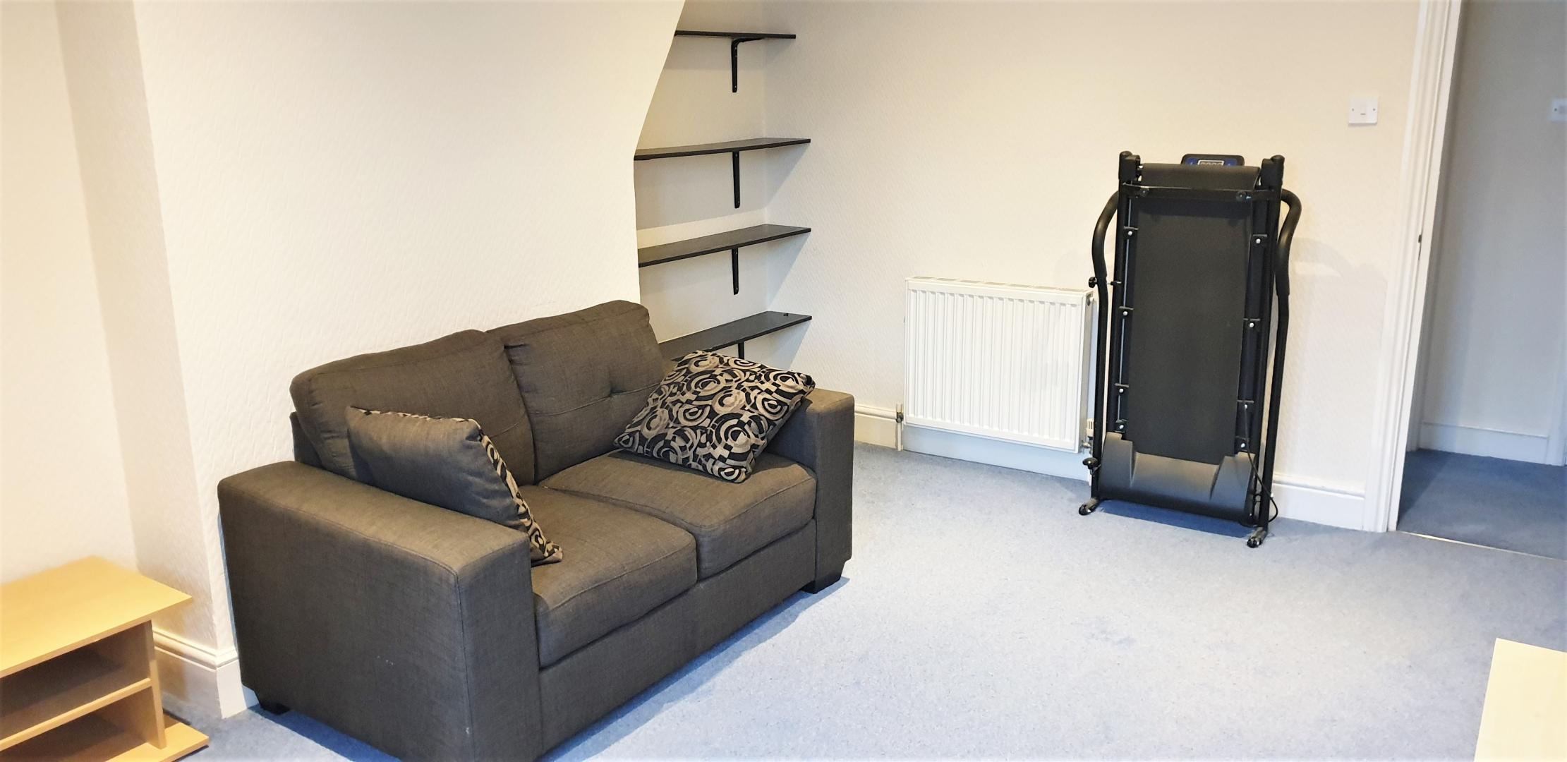 			WATER RATES INCLUDED, 1 Bedroom, 1 bath, 1 reception Flat			 Glenmore Road, BELSIZE PARK