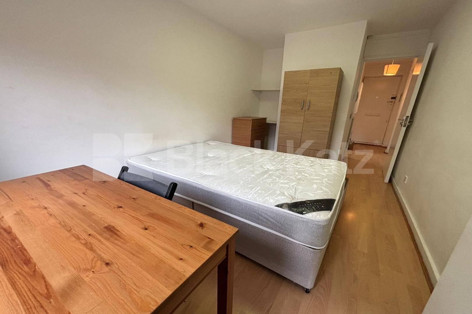 Generous top floor apartment with balcony   Coopers Close, Lambeth North/ Waterloo