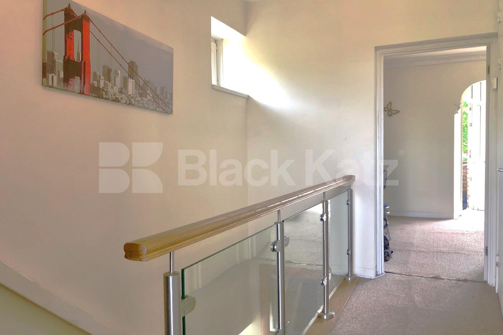 Duplex apartment offering size, quality & location  Burbage Close , London Bridge