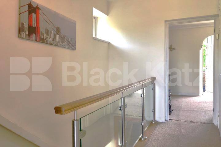 Duplex apartment offering size, quality & location  Burbage Close , London Bridge