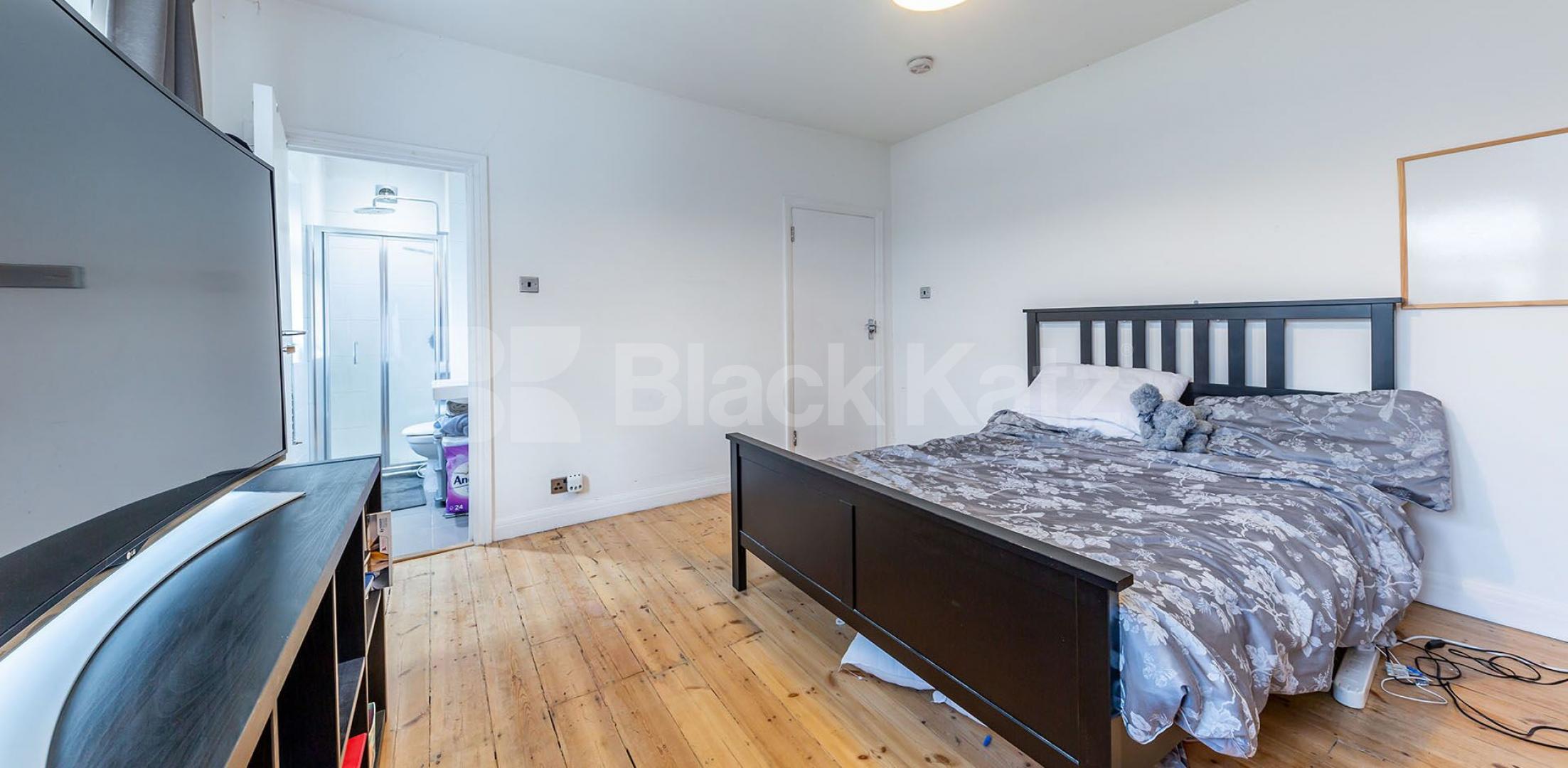 			3 Bedroom, 1 bath, 1 reception House			 Netherlands Road, East Barnet Village / Oakleigh Park
