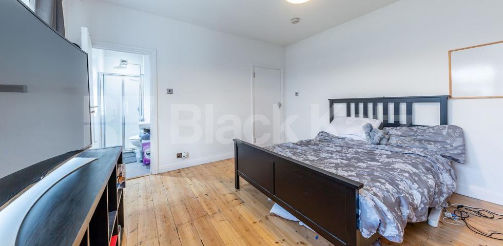 			3 Bedroom, 1 bath, 1 reception House			 Netherlands Road, East Barnet Village / Oakleigh Park