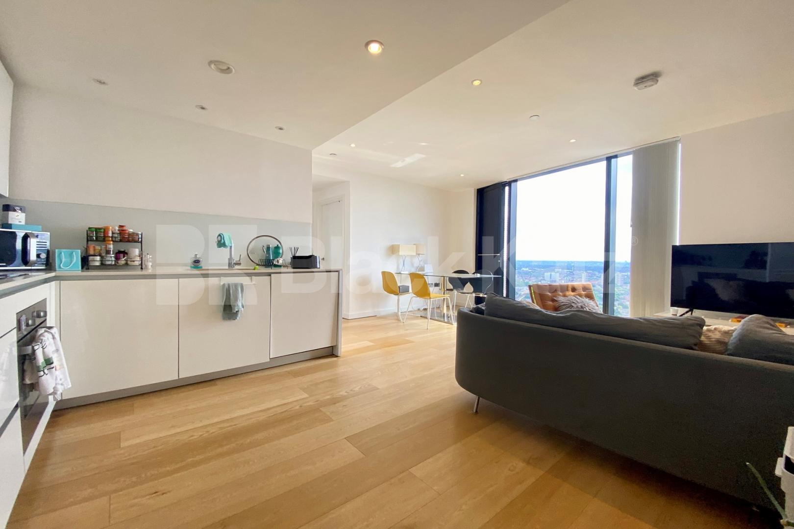 37th floor with stunning views of the cityscape & 24 Hr. Concierge Strata, Walworth Road, Elephant and Castle