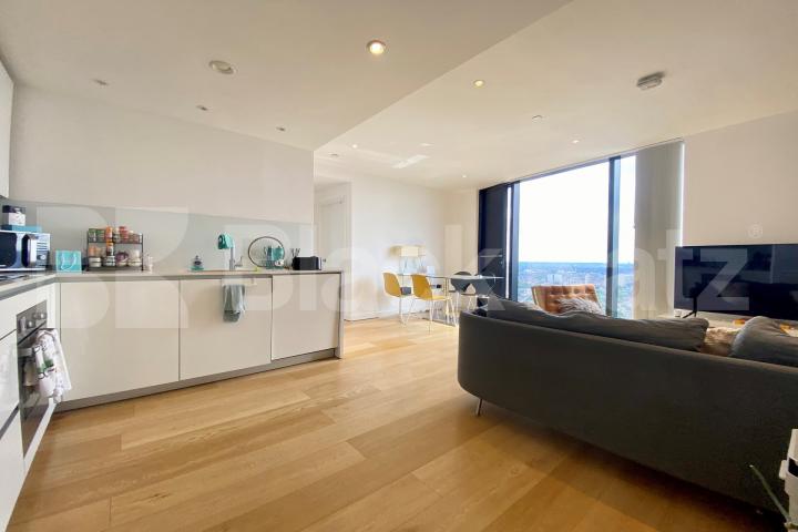 37th floor with stunning views of the cityscape & 24 Hr. Concierge Strata, Walworth Road, Elephant and Castle