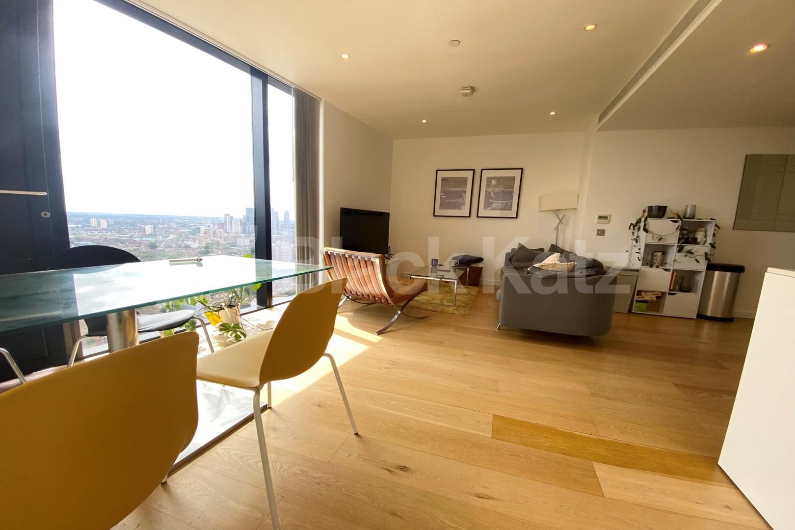 37th floor with stunning views of the cityscape & 24 Hr. Concierge Strata, Walworth Road, Elephant and Castle