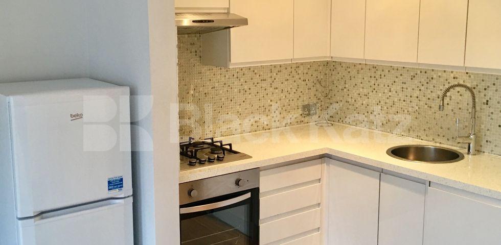 			UNDER OFFER , 2 Bedroom, 1 bath, 1 reception Flat			 Southolm Street, Battersea