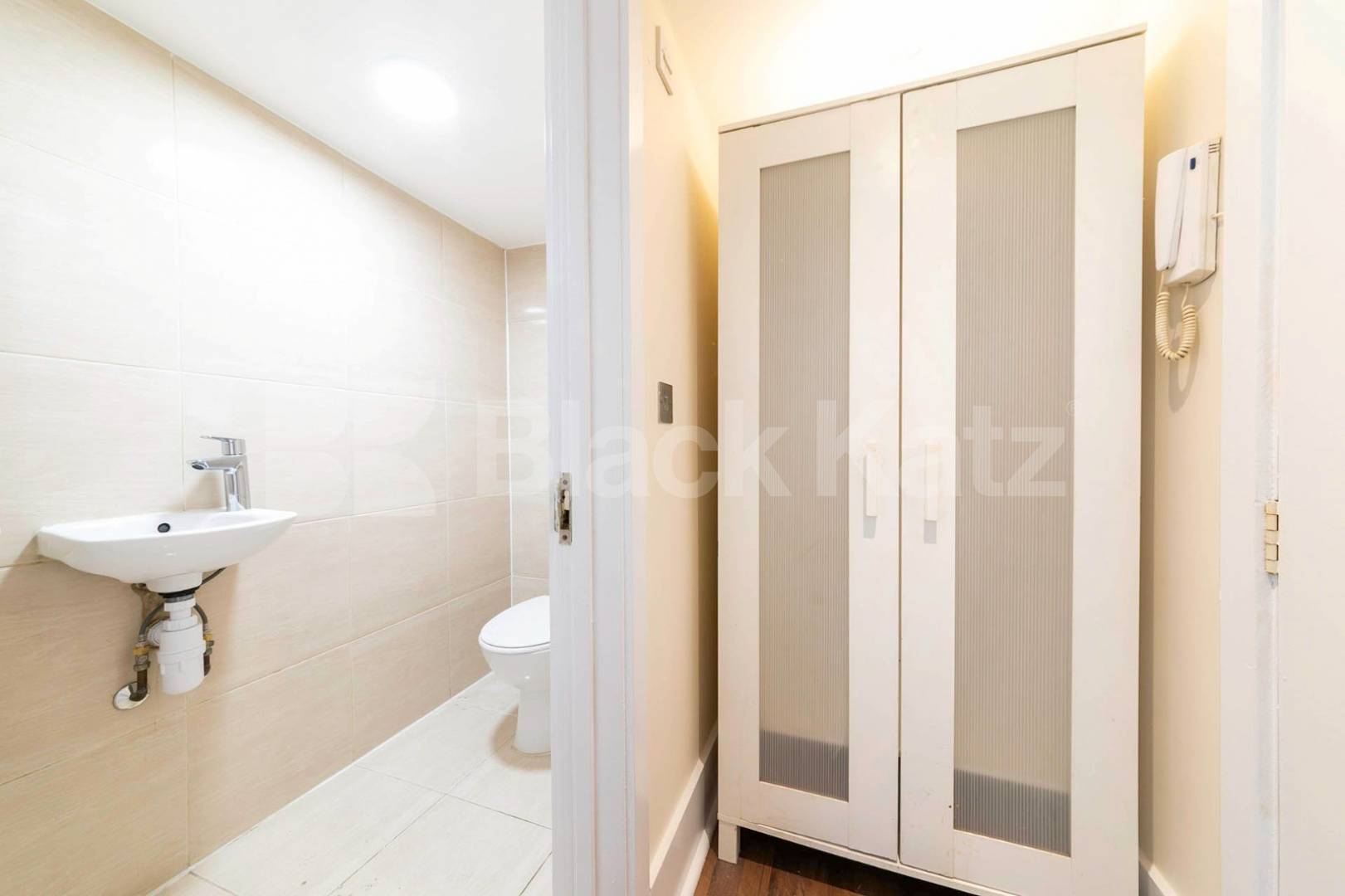 Fantastic studio/1 bed with a mezzanine level bedroom in Maida Vale Sutherland Avenue, Maida Vale