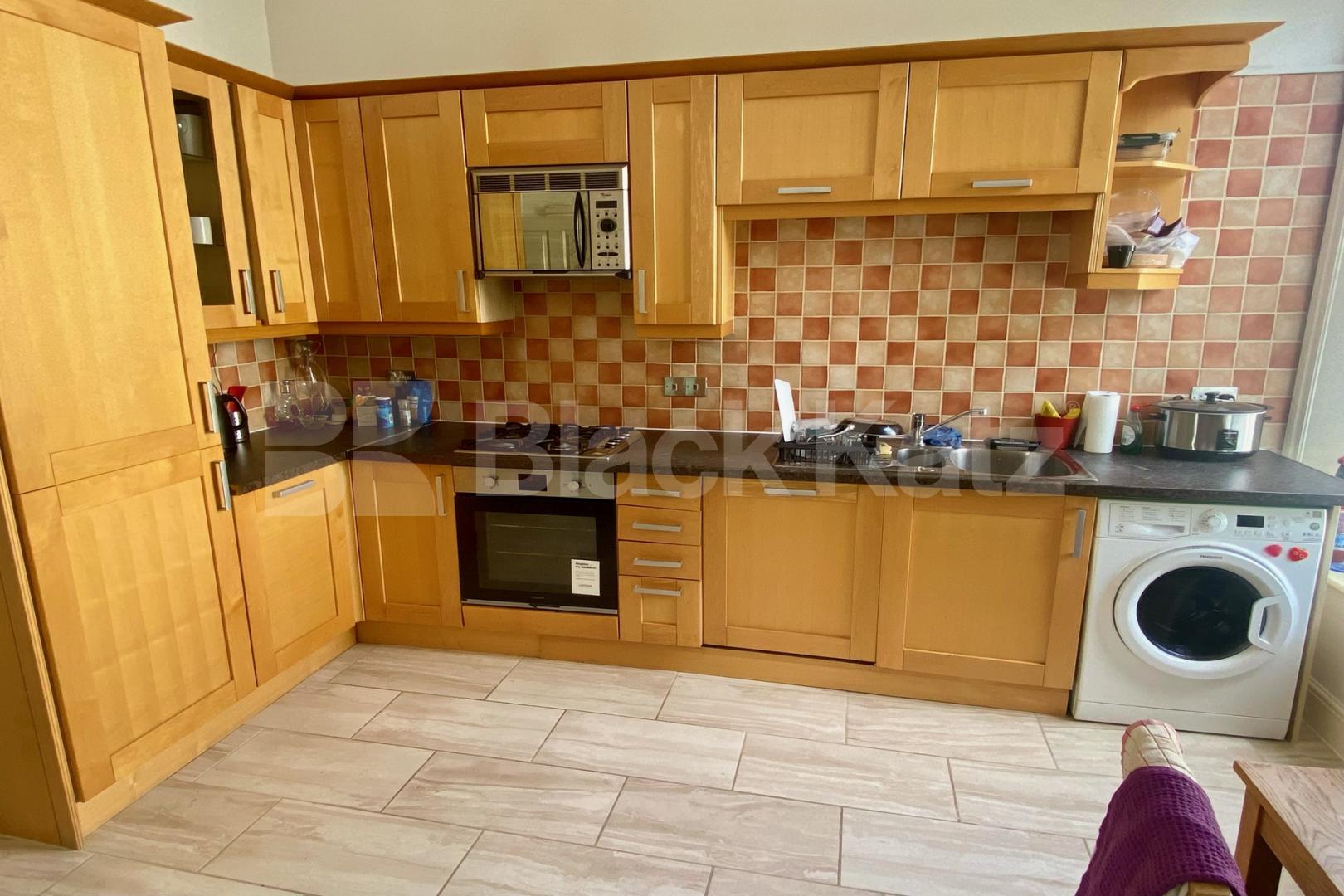 Large, bright and airy three bedroom, two bathroom flat Sussex Street, Pimlico / Victoria