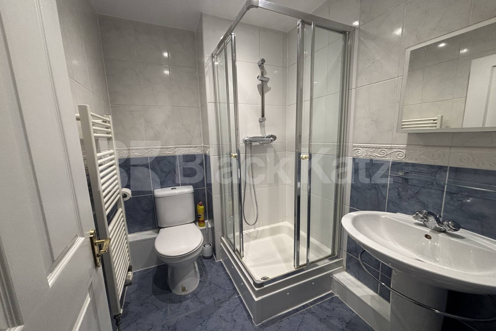 Stylish & contemporary with parking, private patio & inclusive of water rates  Russell Lodge, Spurgeon Street, London Bridge