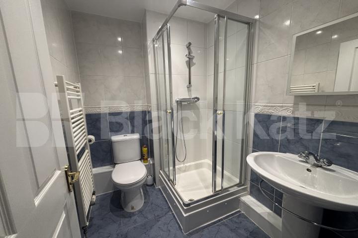 Stylish & contemporary with parking, private patio & inclusive of water rates  Russell Lodge, Spurgeon Street, London Bridge