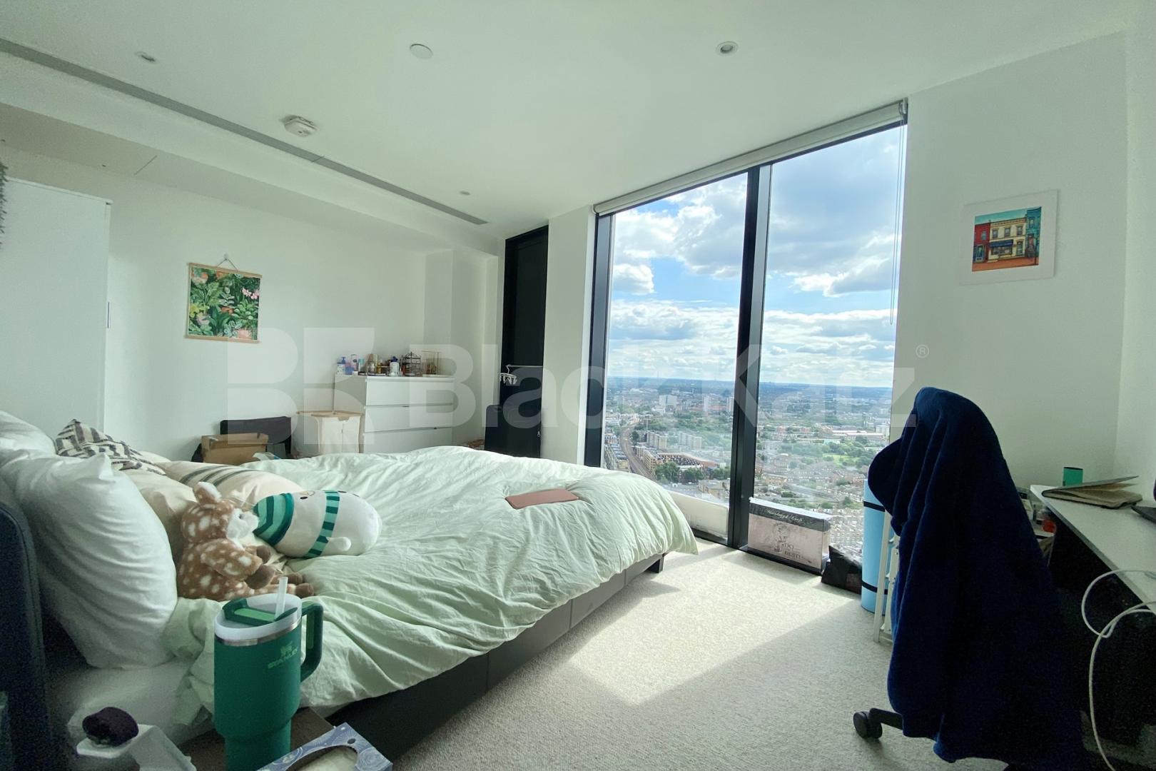 37th floor with stunning views of the cityscape & 24 Hr. Concierge Strata, Walworth Road, Elephant and Castle