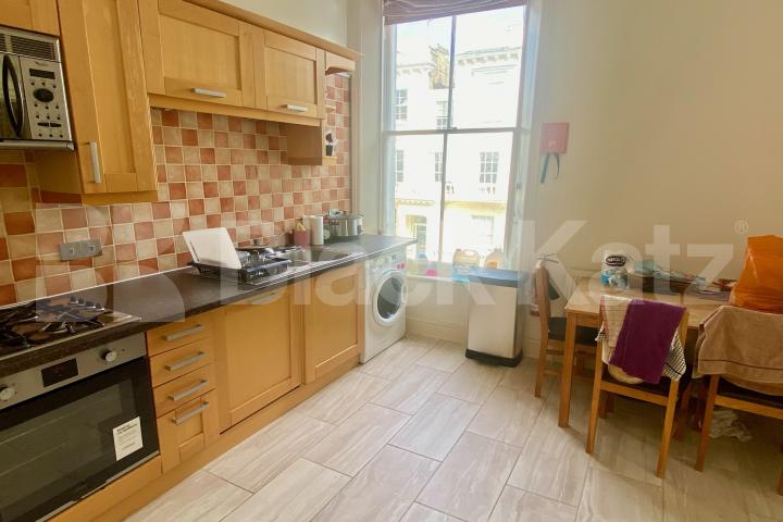 Large, bright and airy three bedroom, two bathroom flat Sussex Street, Pimlico / Victoria