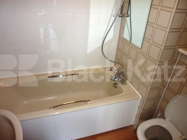 			4 BEDROOMS & 4 BATHROOMS, 4 Bedroom, 1 bath, 1 reception Flat			 St.Helens Gdns, LADBROKE GROVE