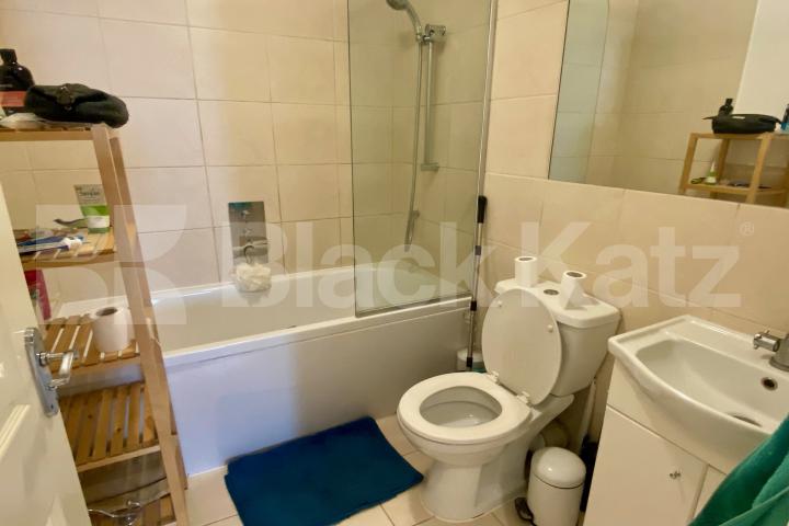 Large, bright and airy three bedroom, two bathroom flat Sussex Street, Pimlico / Victoria