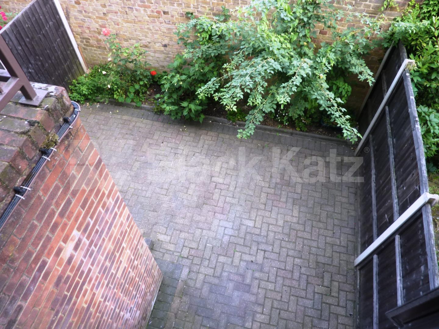 			4 BEDROOMS & 4 BATHROOMS, 4 Bedroom, 1 bath, 1 reception Flat			 St.Helens Gdns, LADBROKE GROVE