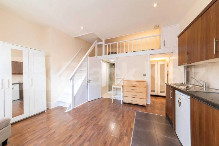 Fantastic studio/1 bed with a mezzanine level bedroom in Maida Vale Sutherland Avenue, Maida Vale