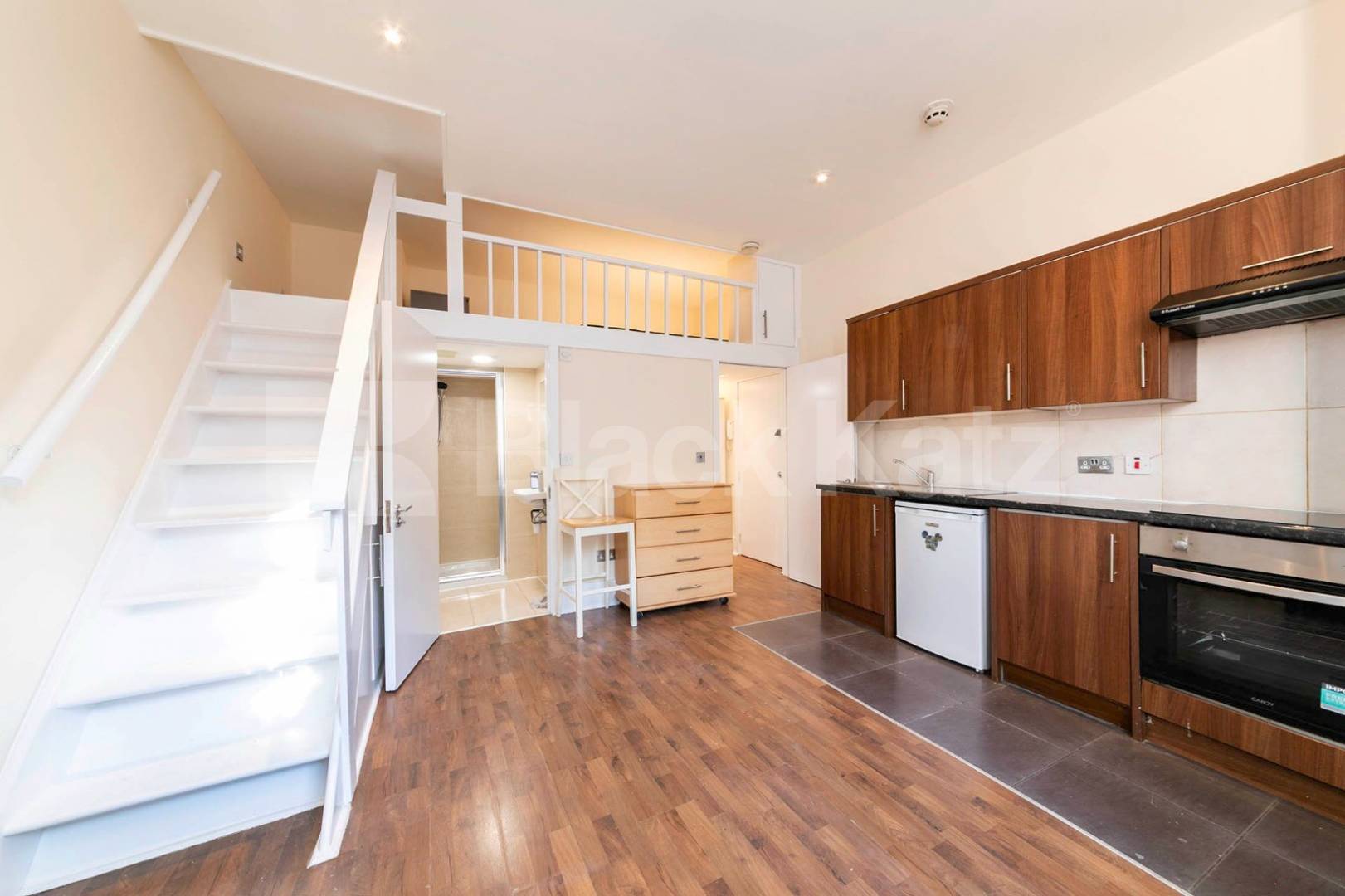 Fantastic studio/1 bed with a mezzanine level bedroom in Maida Vale Sutherland Avenue, Maida Vale