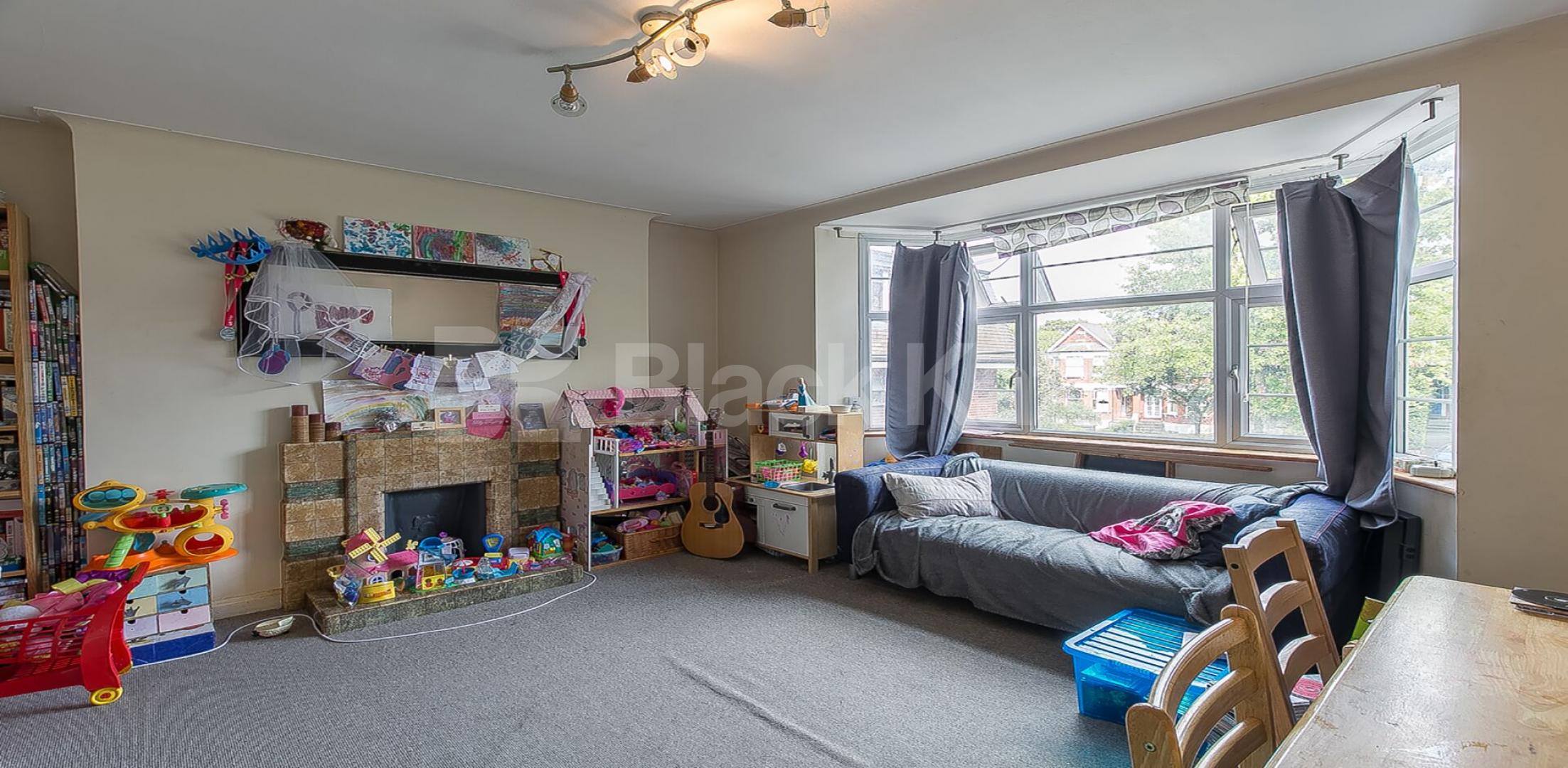 			2 Bedroom, 1 bath, 1 reception Flat			 Barrington Court, MUSWELL HILL