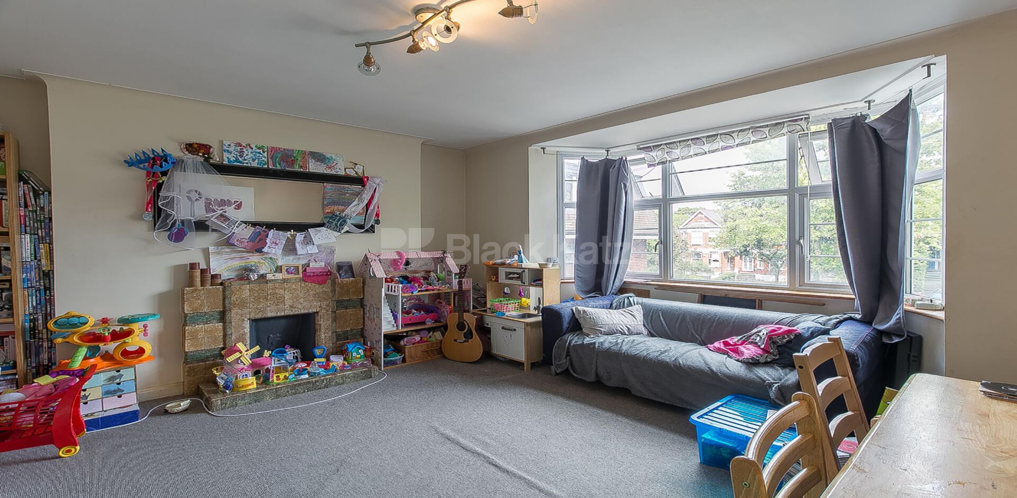 			2 Bedroom, 1 bath, 1 reception Flat			 Barrington Court, MUSWELL HILL N10